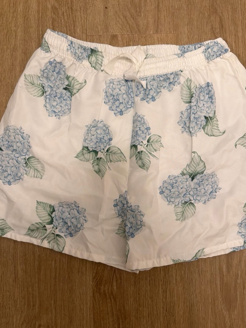 Women’s Hydrangea Print Drawstring Pajama Shorts - Blue/White
